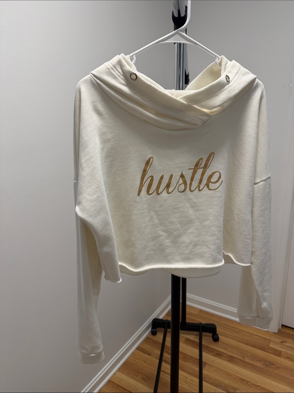 Cream "Hustle" Cropped Hoodie Sweater Sz L